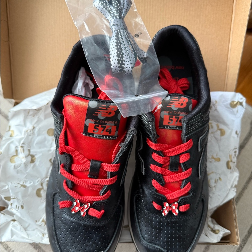 Disney x New Balance Minnie Mouse 574 sneakers